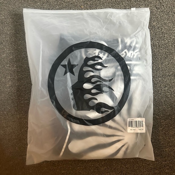 Hellstar Record’s “Forever searching for the sun” T-shirt - Picture 3 of 3